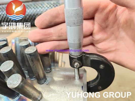 A335 P11 Sắt hợp kim thép đệm ống có vây hàn đầu đinh cho máy sưởi đốt